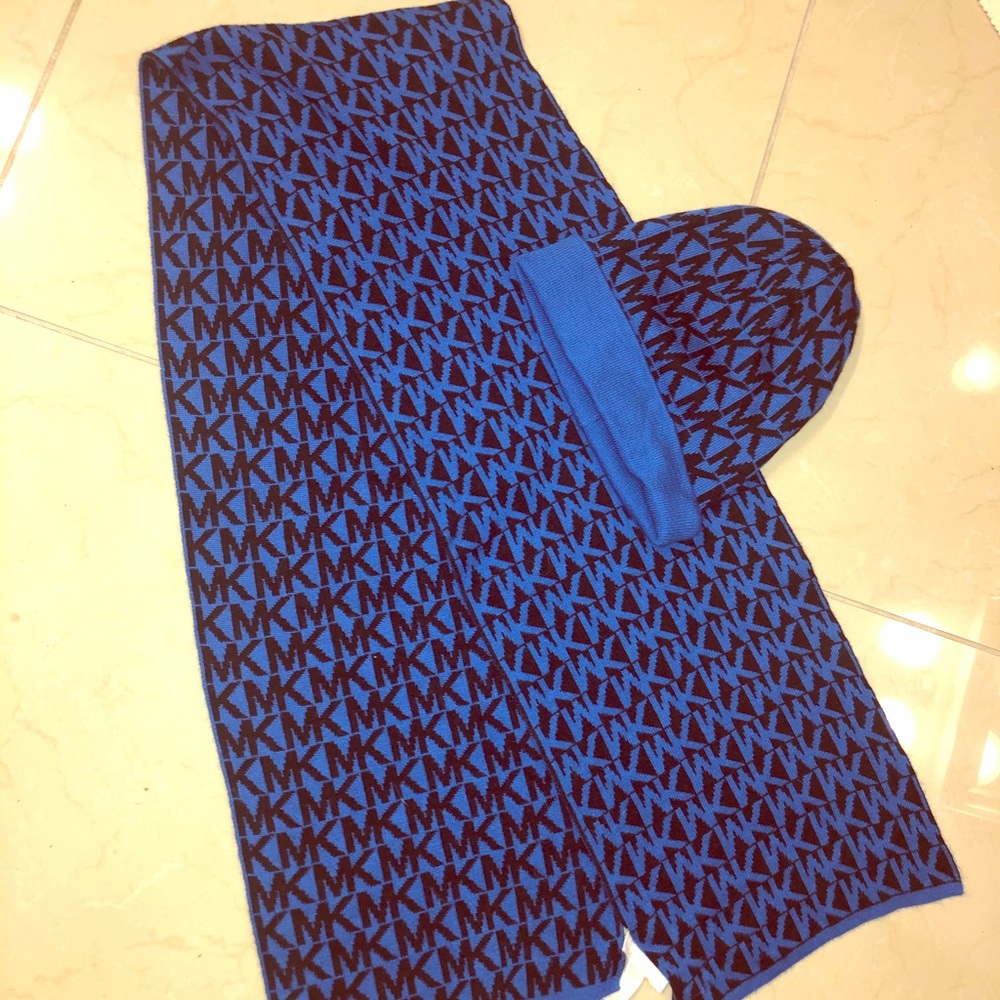 Micheal kors scarf and hat matching set